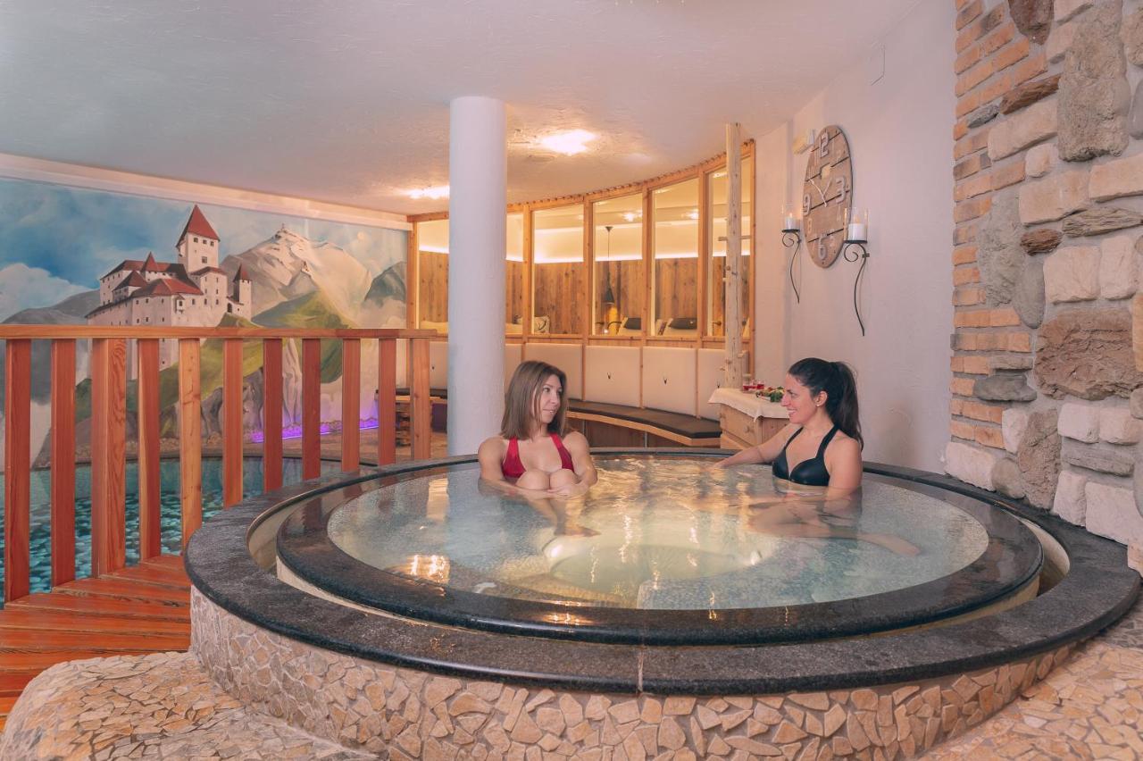 Hotel Madonnina Resort And Wellness Сорага Екстериор снимка